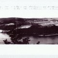 Gammelt bilde som må være tatt fra Kjellås Festning ca. 1903. Vi ser Sunnerud nede ved elva